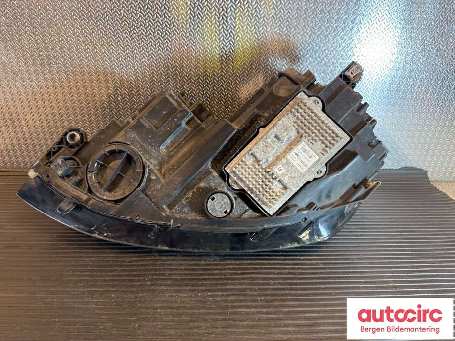 Frontlykt høyre halogen til VW e-Golf 2014-2017 (Fase 1) (VOLKSWAGEN|5GE 941 774|)