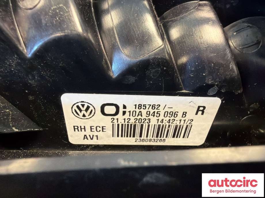 Baklykt høyre til VW ID.3 2020-->>  (VOLKSWAGEN|10A 945 096 B|)
