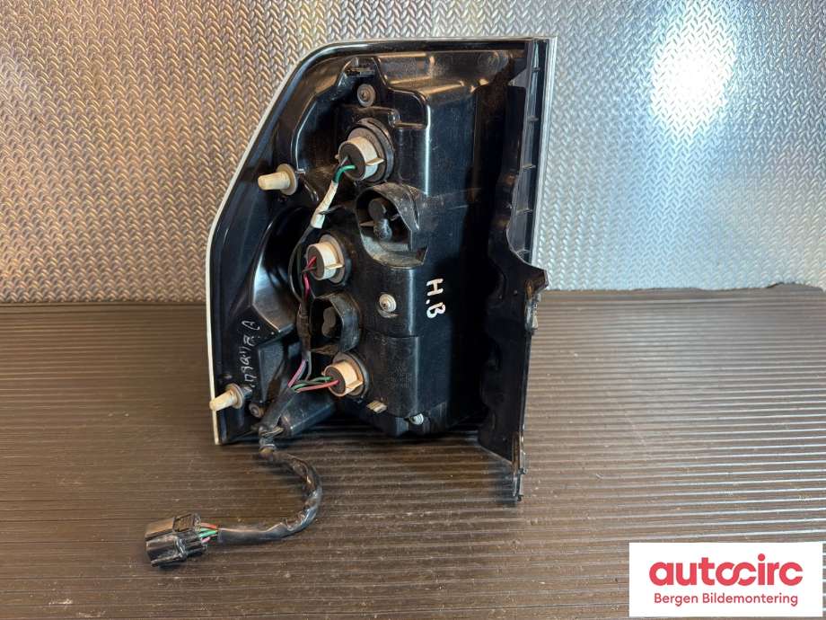 Baklykt høyre til Mitsubishi Pajero 2007-2016 (Type IV, Fase 1) (MITSUBISHI|8330A566|)