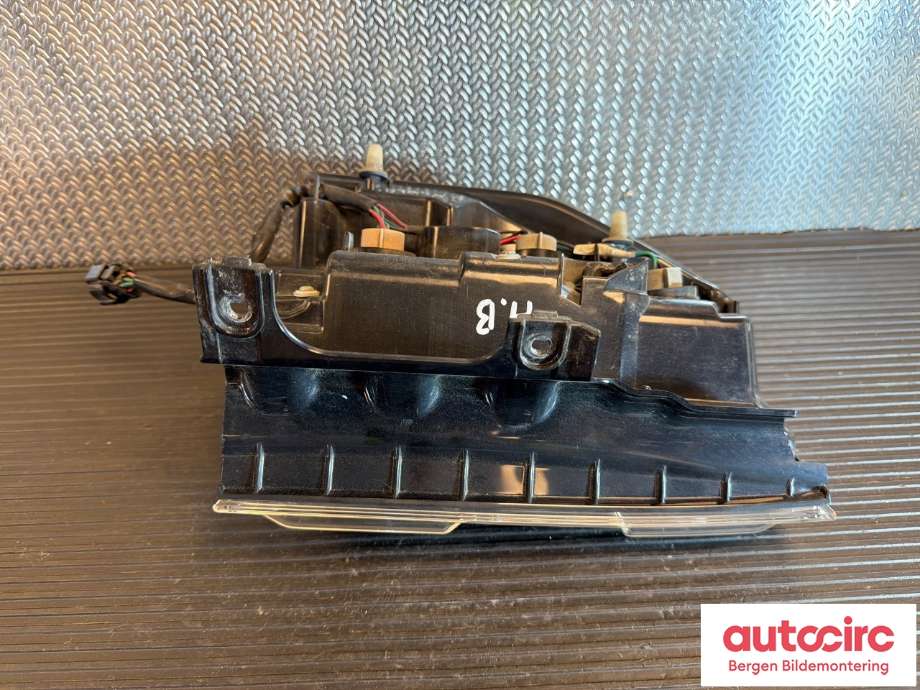 Baklykt høyre til Mitsubishi Pajero 2007-2016 (Type IV, Fase 1) (MITSUBISHI|8330A566|)