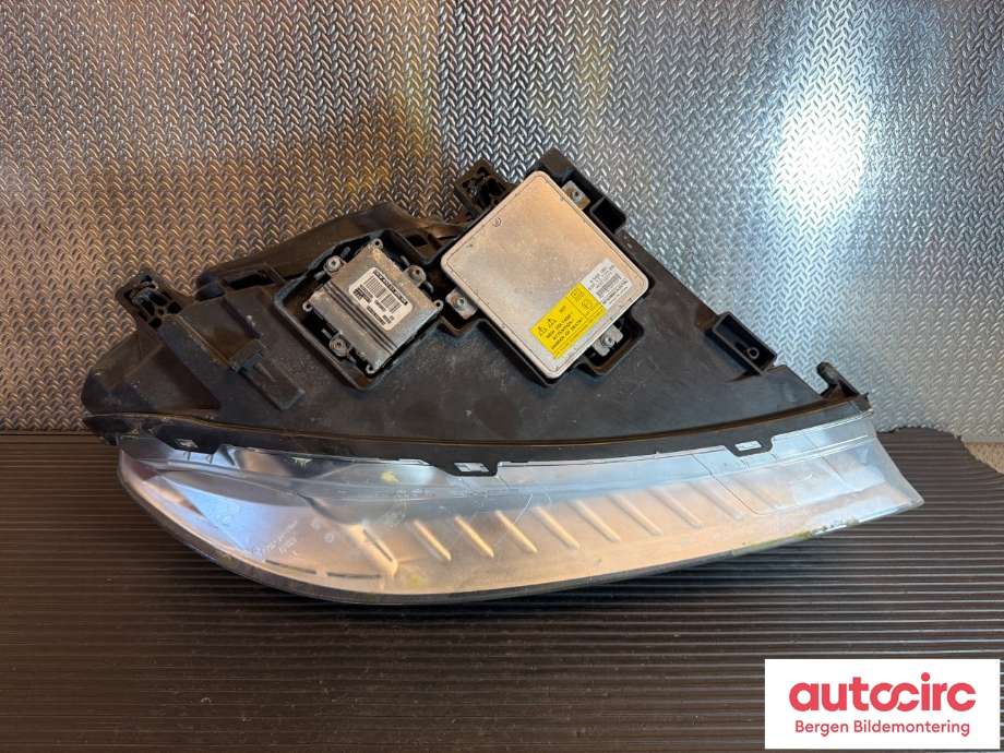 Frontlykt venstre halogen til Volvo V70 2007-2013 (Type III, Fase 1)  (VOLVO|31353538||31283915)
