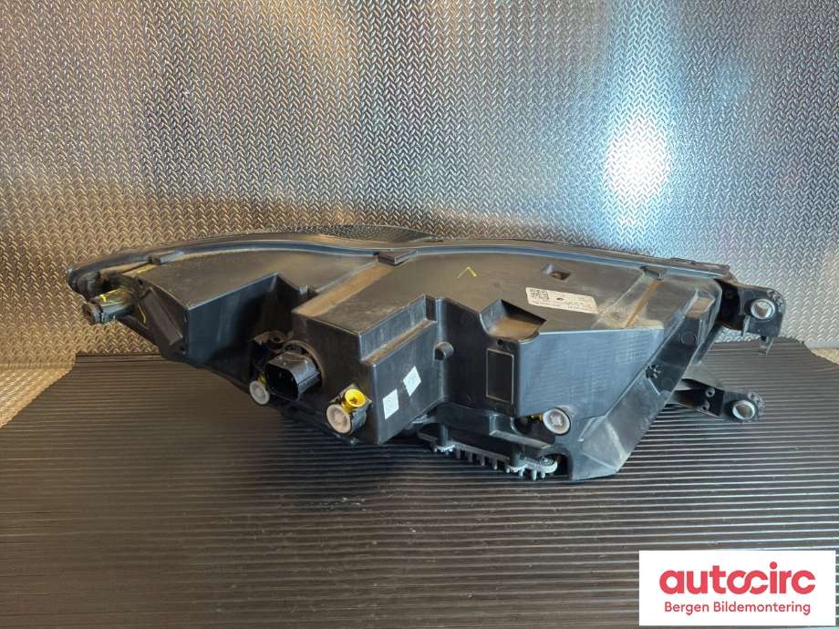 Frontlykt venstre halogen til Jaguar I-PACE 2018-->> (JAGUAR|T4K10166|T4K19704|J9D313W030EB)
