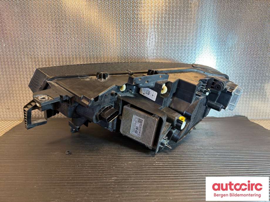Frontlykt høyre halogen til VW ID.5 2022-->>  (VOLKSWAGEN|11B 941 078 D|)