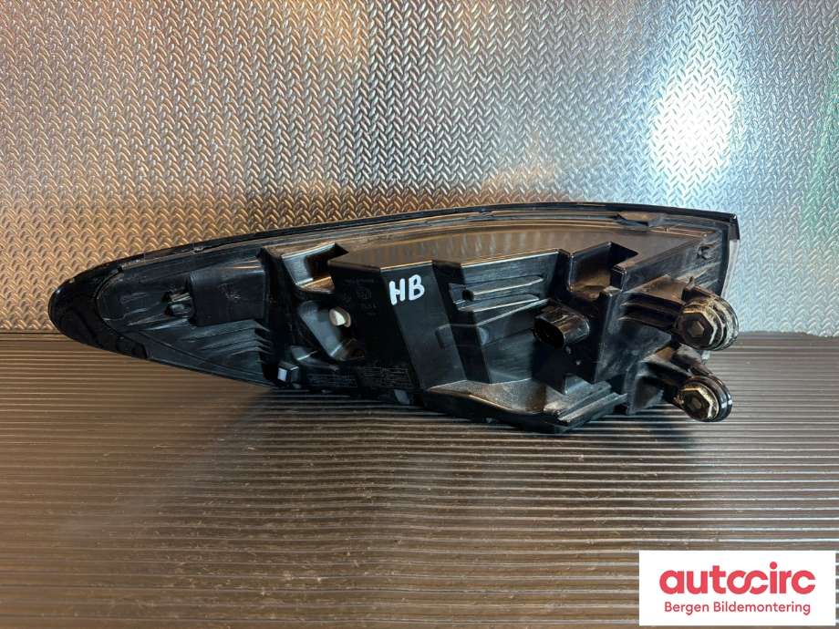 Baklykt høyre til VW ID.5 2022-->>  (VOLKSWAGEN|11A 945 208 A|)