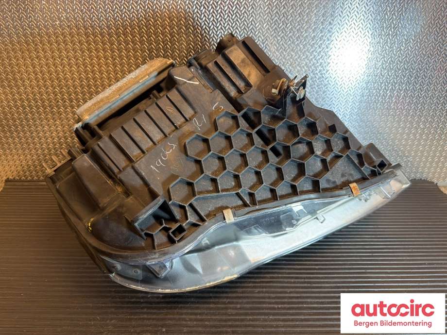 Frontlykt venstre halogen til BMW X4 2014-2018 (F26) (F26) (BMW|63 11 7 401 143|)