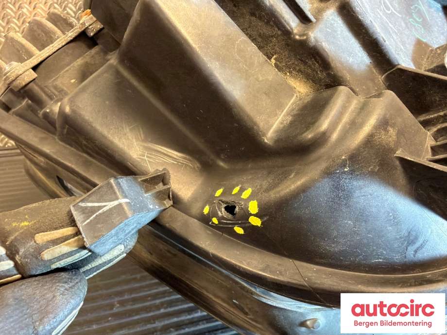 Frontlykt venstre halogen til BMW X4 2014-2018 (F26) (F26) (BMW|63 11 7 401 143|)