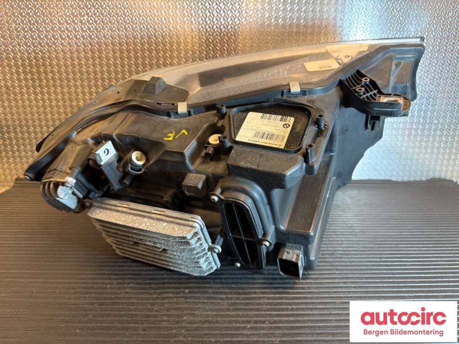 Frontlykt venstre halogen til BMW X4 2014-2018 (F26) (F26) (BMW|63 11 7 401 143|)