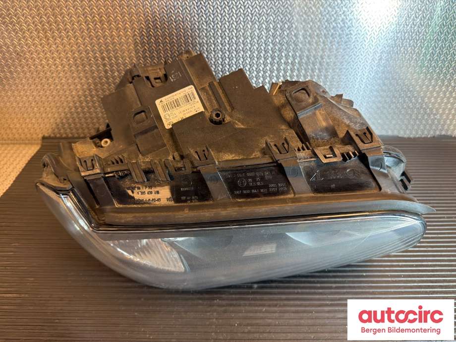 Frontlykt høyre halogen til BMW X3 2007-2010 (Fase 2) (E83) (E83) (BMW|63 12 7 162 190||716219205)