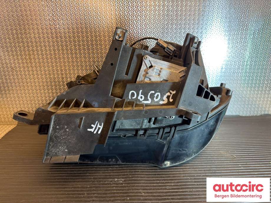 Frontlykt høyre halogen til BMW X3 2007-2010 (Fase 2) (E83) (E83) (BMW|63 12 7 162 190||716219205)