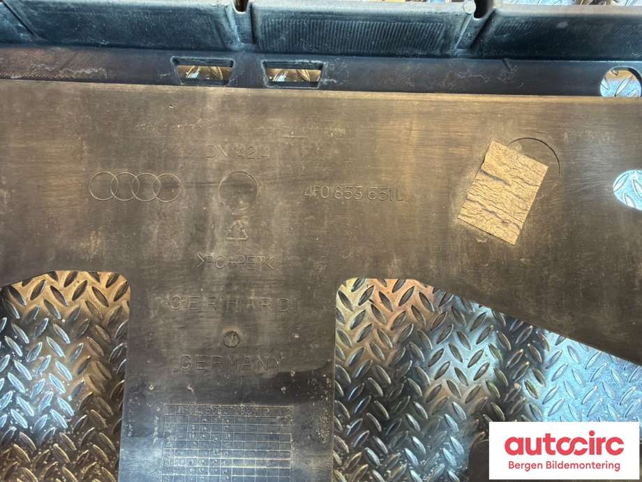 Grill til Audi A6 2008-2011 (Type III, Fase 2) (C6) (C6) (AUDI|4F0853651L|)