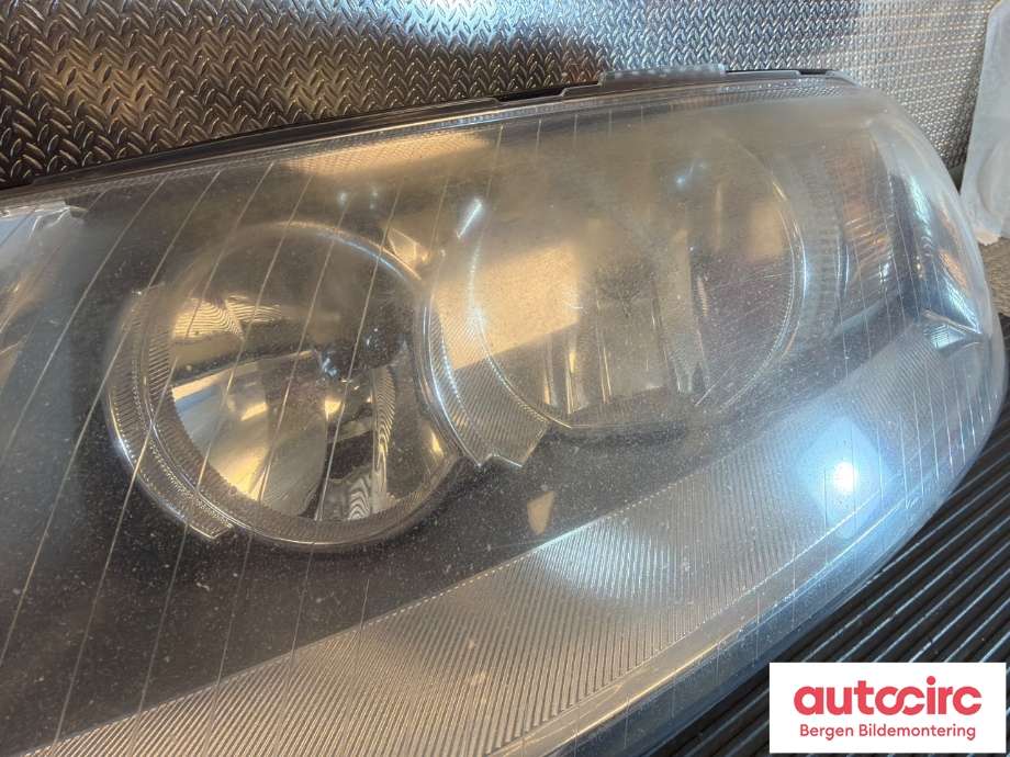 Frontlykt venstre halogen til Audi A6 2008-2011 (Type III, Fase 2) (C6) (C6) (AUDI|4F0941003EA|)