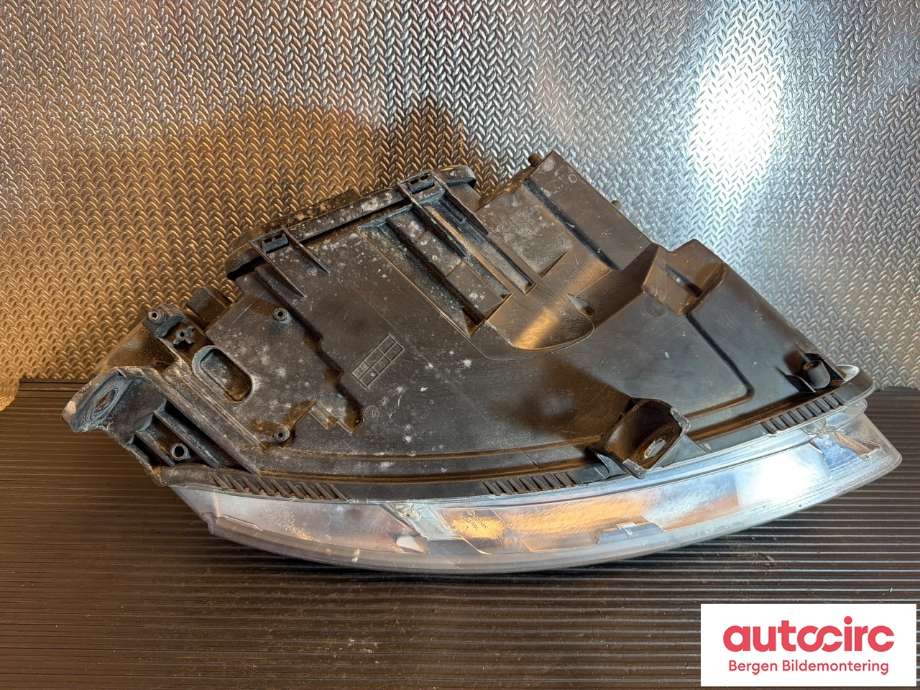Frontlykt venstre halogen til Audi A6 2008-2011 (Type III, Fase 2) (C6) (C6) (AUDI|4F0941003EA|)