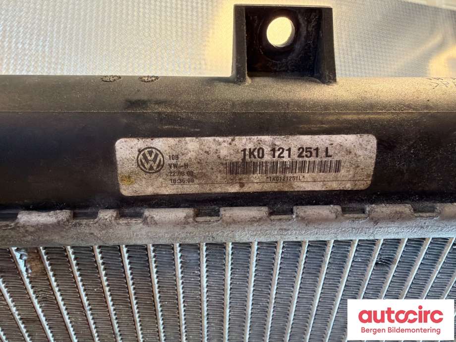 Radiator (automat gir) til Audi TT 2006-2014 (Type II)  (AUDI|1K0 121 251 L|)