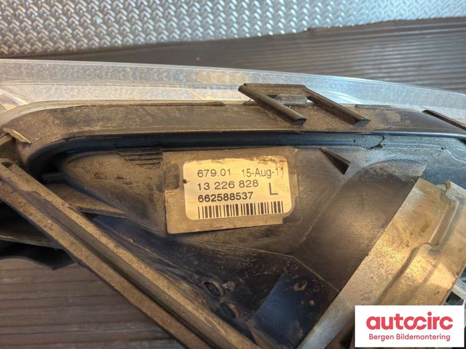 Tåkelykt venstre foran til Opel Insignia A 2009-2014 (OPEL|13226828|)