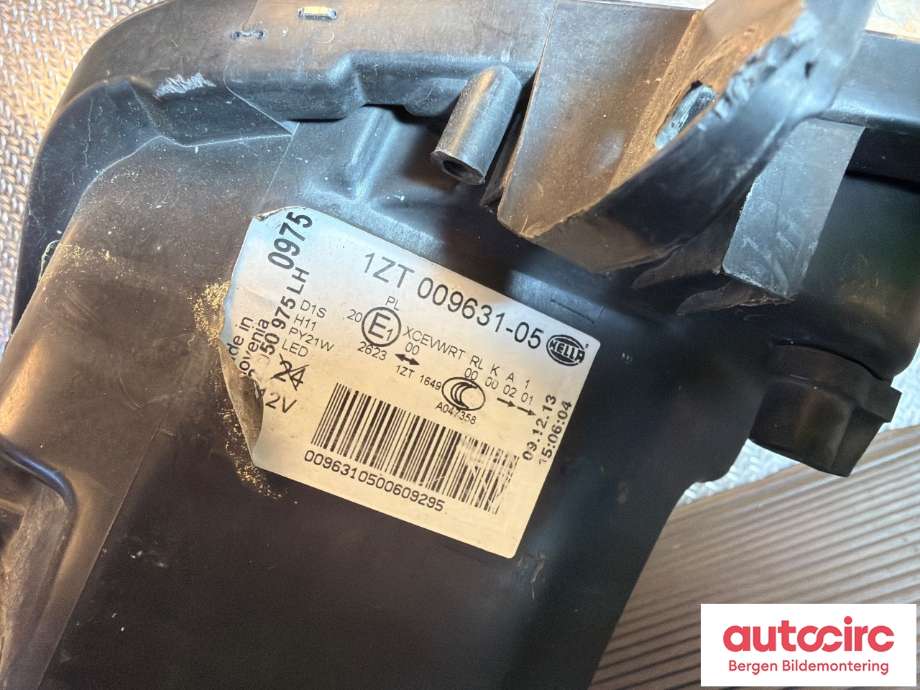 Frontlykt venstre halogen til Opel Insignia A 2009-2014 (OPEL|13278001|)