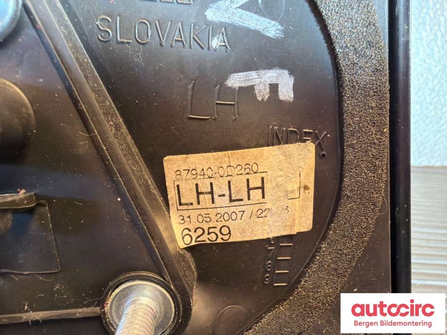 Speil venstre til Toyota Yaris 2006-2009 (Type II, Fase 1) (TOYOTA|879400D260|)