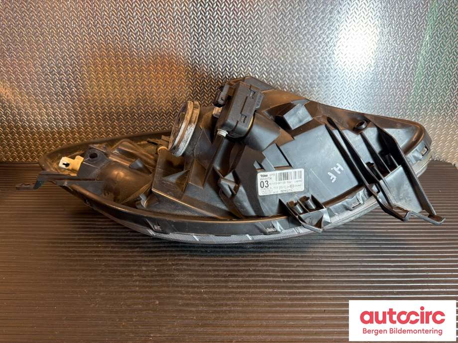 Frontlykt venstre halogen til Toyota Yaris 2006-2009 (Type II, Fase 1) (TOYOTA|811700D120|)