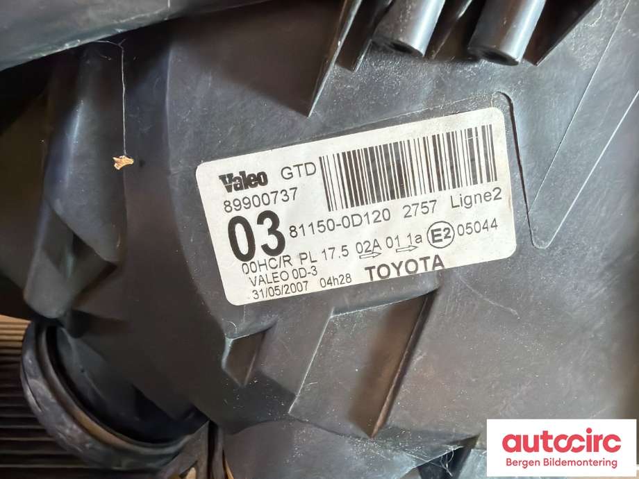 Frontlykt høyre halogen til Toyota Yaris 2006-2009 (Type II, Fase 1)  (TOYOTA|811300D120|)
