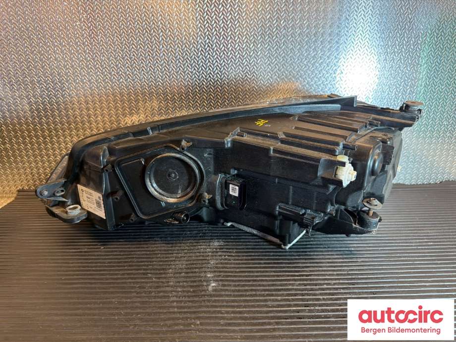 Frontlykt høyre halogen til VW e-Golf 2017-2020 (Fase 2) (VOLKSWAGEN|5G1 941 774 B|)