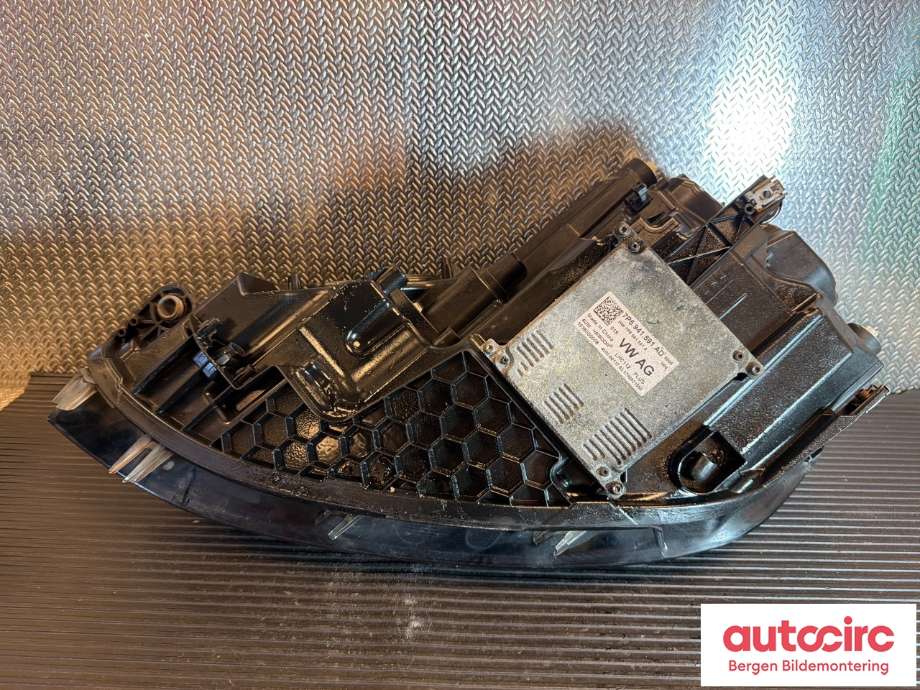 Frontlykt høyre halogen til VW e-Golf 2017-2020 (Fase 2) (VOLKSWAGEN|5G1 941 774 B|)