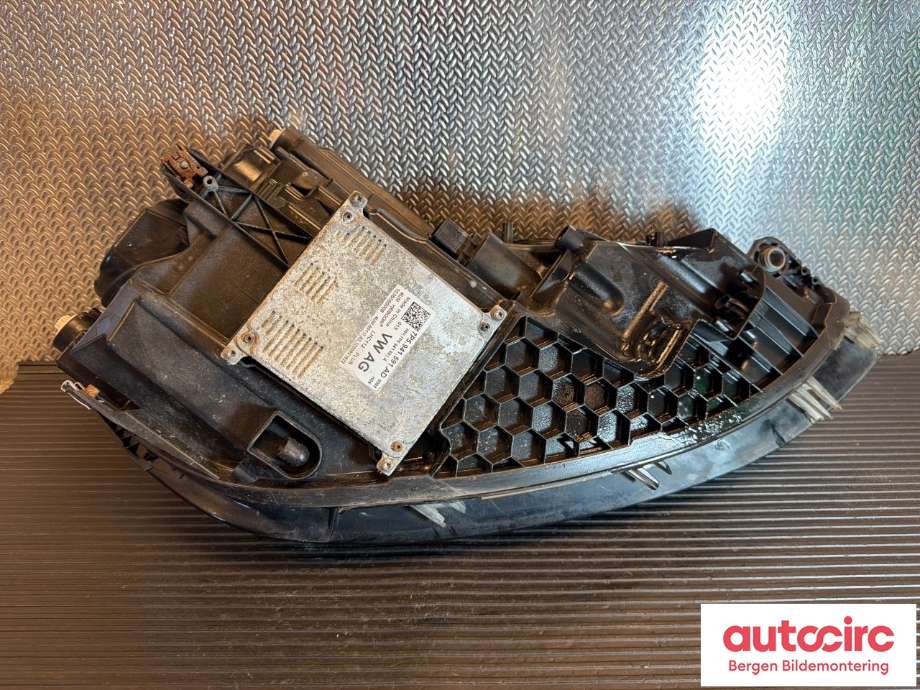 Frontlykt venstre halogen til VW e-Golf 2017-2020 (Fase 2)  (VOLKSWAGEN|5GE 941 773 B|)