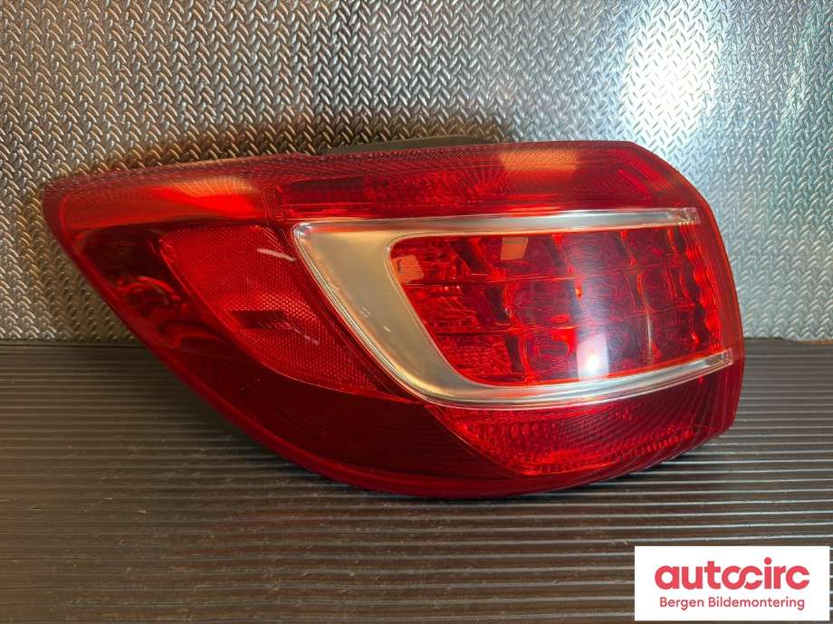 Baklykt venstre til Kia Sportage 2010-2016 (Type III) (KIA|92401 3W010|)