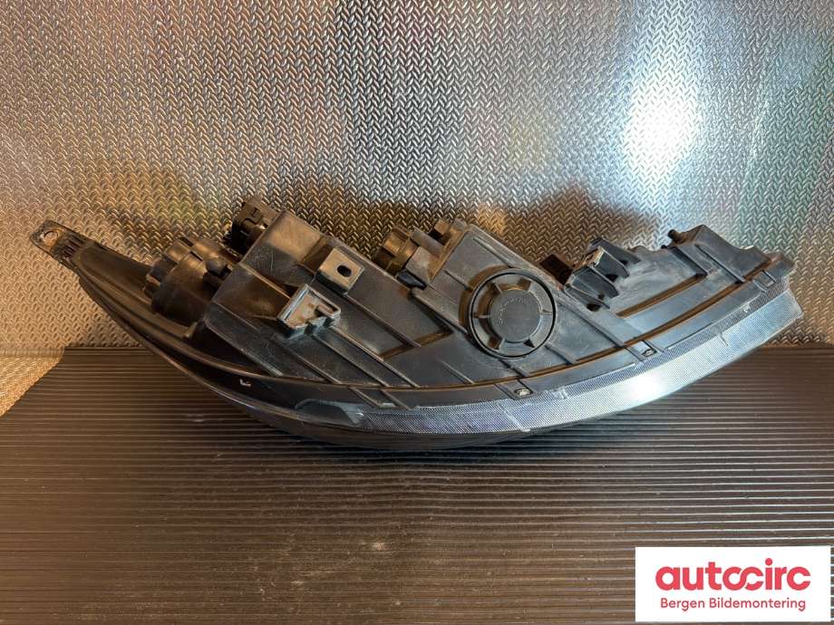 Frontlykt venstre halogen til Kia Sportage 2010-2016 (Type III) (KIA|92101 3U250|)