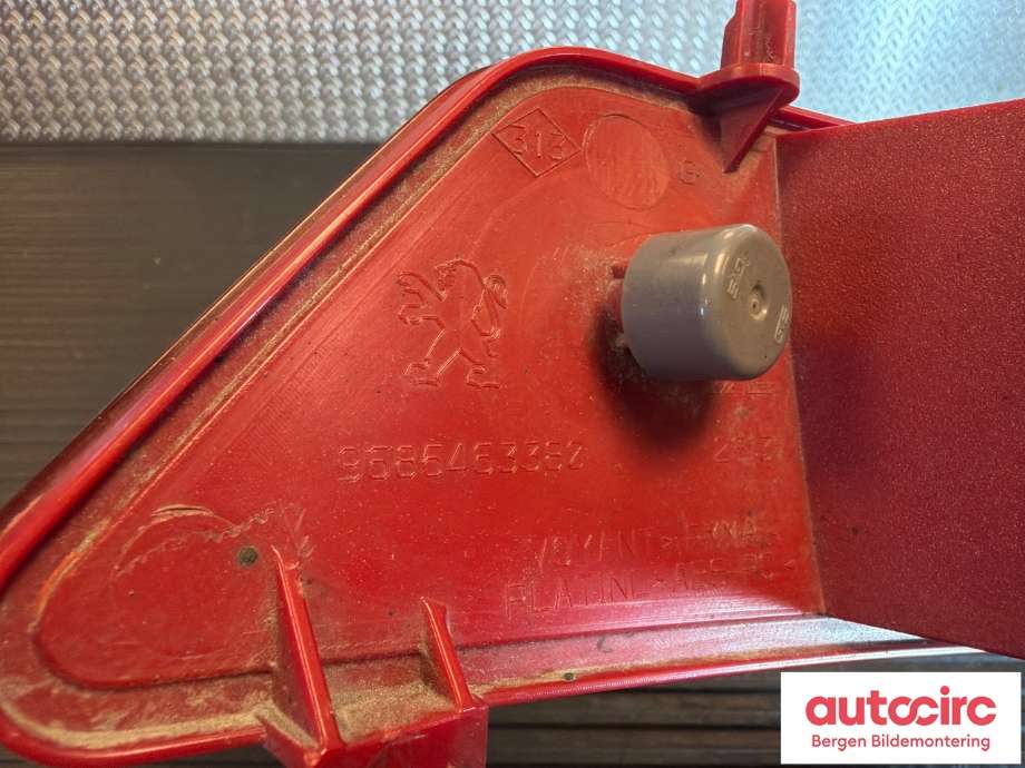 Baklykt fra støtfanger til Peugeot 3008 2009-2016 (Type I)  (PEUGEOT|6350 HG||9685463380)