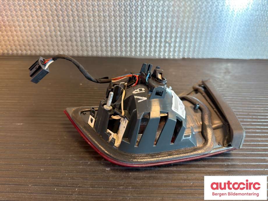 Baklykt venstre indre til BMW 4-Serie 2013-2020 (F32/F33/F36) (F32/F33/F36) (BMW|63 21 7 296 101|)