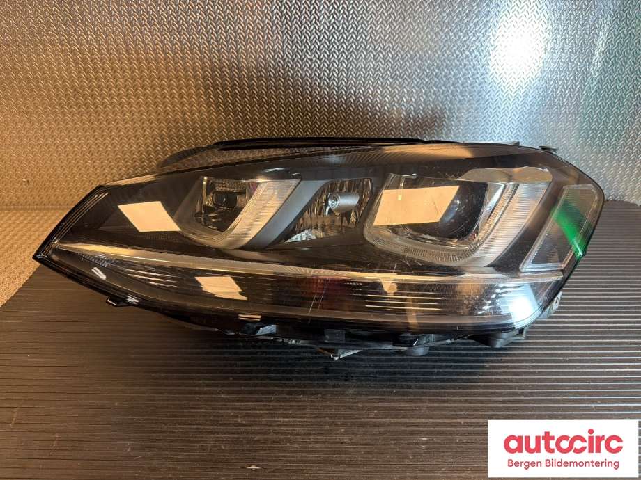 Frontlykt venstre halogen til VW Golf VII 2012-2017 (Fase 1) (VOLKSWAGEN|5G1 941 753||5G1941751)