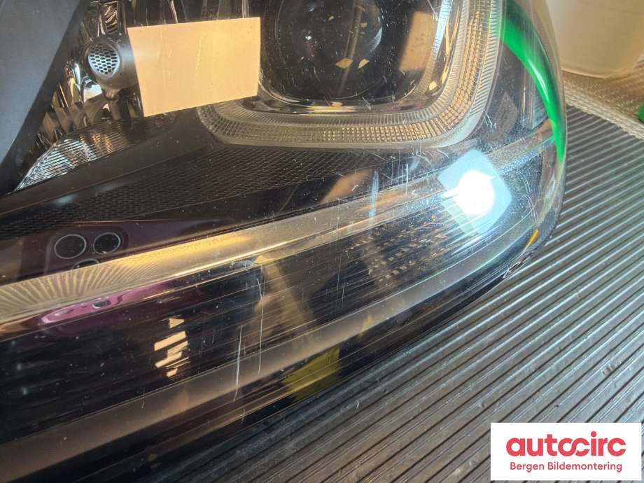 Frontlykt venstre halogen til VW Golf VII 2012-2017 (Fase 1) (VOLKSWAGEN|5G1 941 753||5G1941751)
