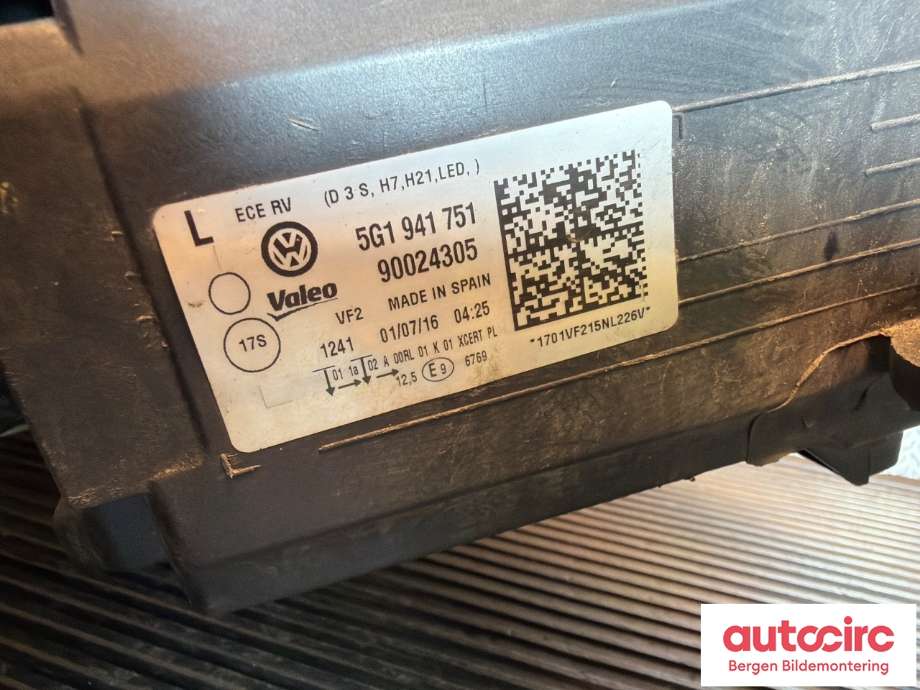 Frontlykt venstre halogen til VW Golf VII 2012-2017 (Fase 1) (VOLKSWAGEN|5G1 941 753||5G1941751)