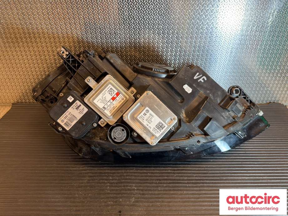 Frontlykt venstre halogen til VW Golf VII 2012-2017 (Fase 1) (VOLKSWAGEN|5G1 941 753||5G1941751)