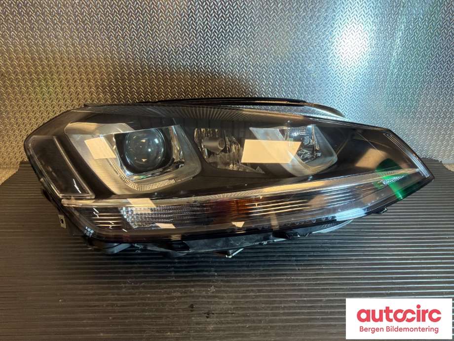Frontlykt høyre halogen til VW Golf VII, 2012-2017 (Fase 1) (VOLKSWAGEN|5G1 941 754)