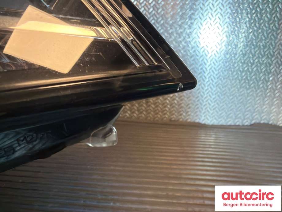 Frontlykt høyre halogen til VW Golf VII 2012-2017 (Fase 1)  (VOLKSWAGEN|5G1 941 754||5G1941752)