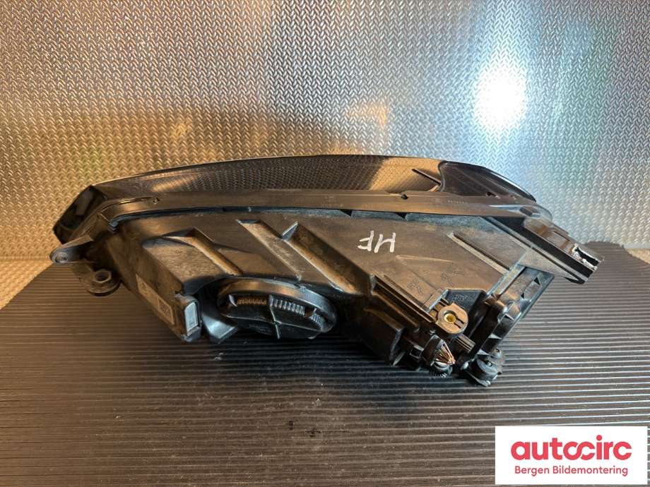 Frontlykt høyre halogen til VW Golf VII 2012-2017 (Fase 1)  (VOLKSWAGEN|5G1 941 754||5G1941752)