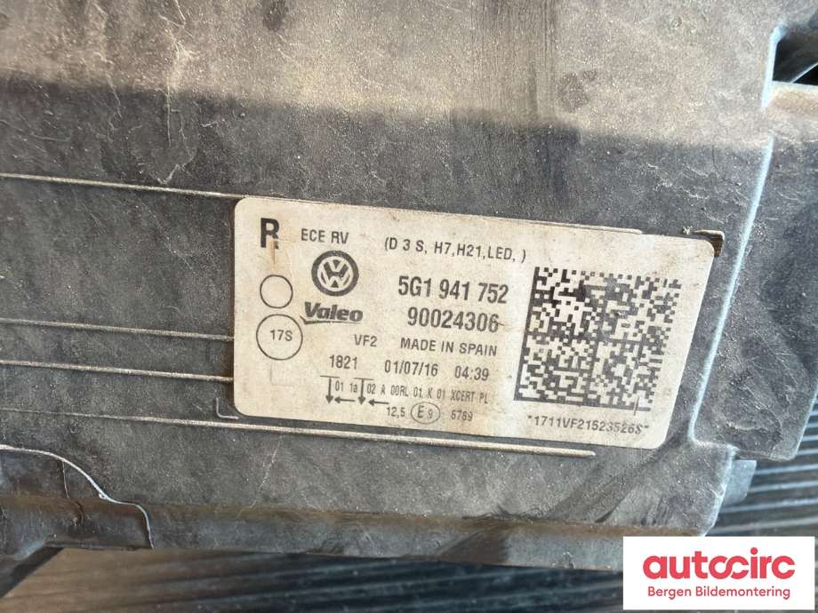 Frontlykt høyre halogen til VW Golf VII 2012-2017 (Fase 1)  (VOLKSWAGEN|5G1 941 754||5G1941752)