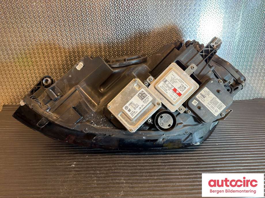 Frontlykt høyre halogen til VW Golf VII 2012-2017 (Fase 1)  (VOLKSWAGEN|5G1 941 754||5G1941752)
