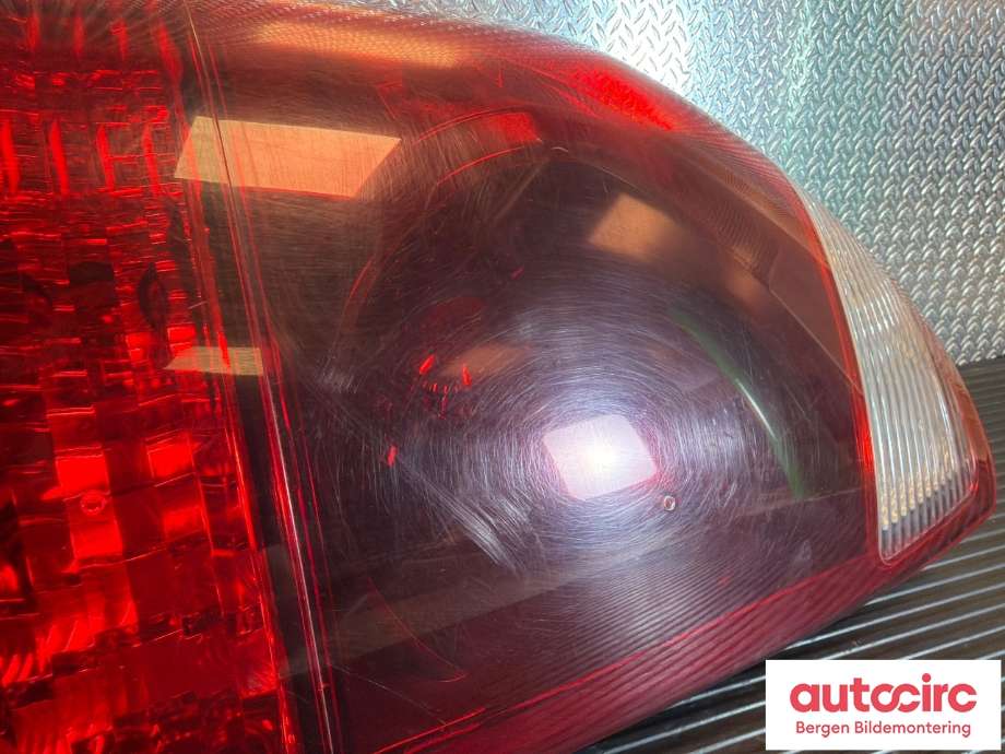 Baklykt venstre til Mitsubishi Pajero 2000-2006 (Type III)  (MITSUBISHI|MN133765|)