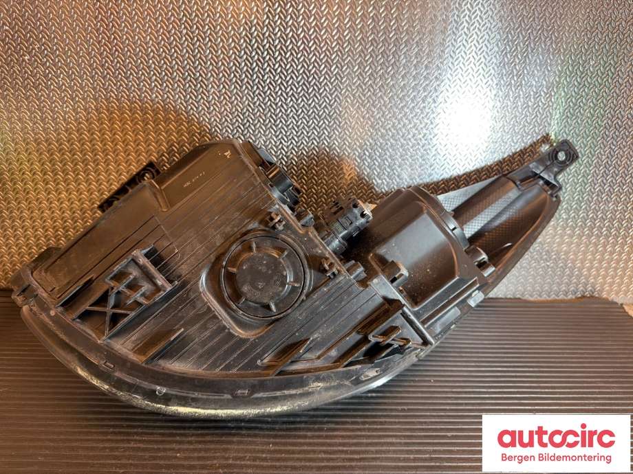 Frontlykt høyre halogen til Kia Soul 2014-2019 (Type II) (KIA|92102E 40101D|)