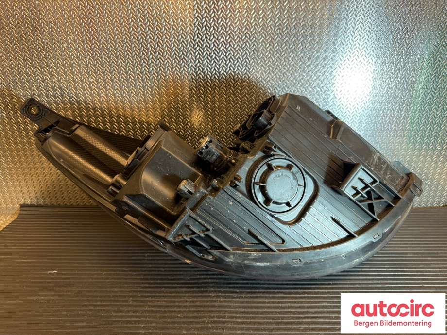 Frontlykt venstre halogen til Kia Soul 2014-2019 (Type II) (KIA|92101E 40101D|)