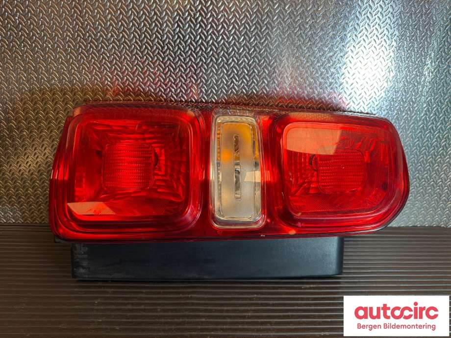 Baklykt venstre til Peugeot Expert, 2016-->> (Type III)  (PEUGEOT|98 082 431 80)