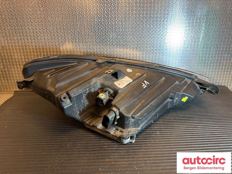 Frontlykt venstre halogen til Tesla Model S 2016-2021 (Fase 2) (TESLA|1053574-00-E||1053574-00-C)
