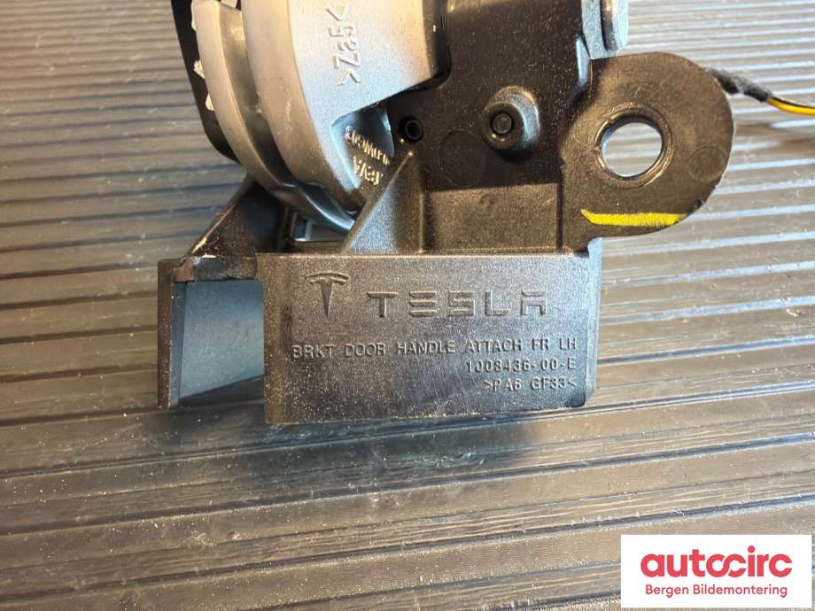 Dørhåndtak inv venst foran til Tesla Model S 2016-2021 (Fase 2) (TESLA|1002973-00-F||1008436-00-E)