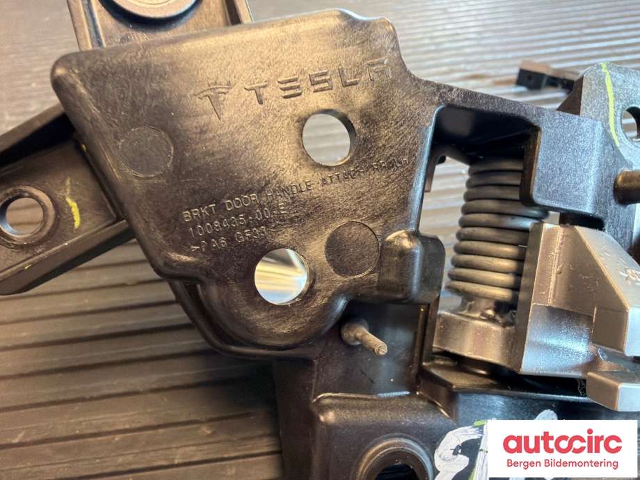 Dørhåndtak inv høyre bak til Tesla Model S 2016-2021 (Fase 2) (TESLA|6007505-00-E||1008435-00-E)