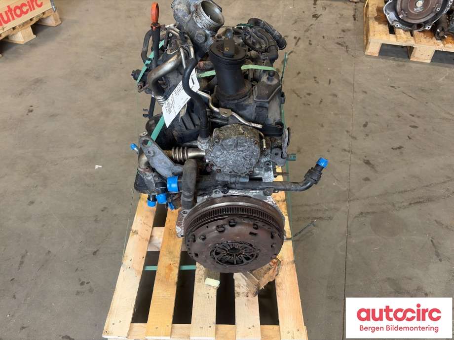 Motor diesel til VW Transporter / Caravelle 2009-2015 (Fase 2) (T5) (T5) (VOLKSWAGEN|03L 100 092 A|)