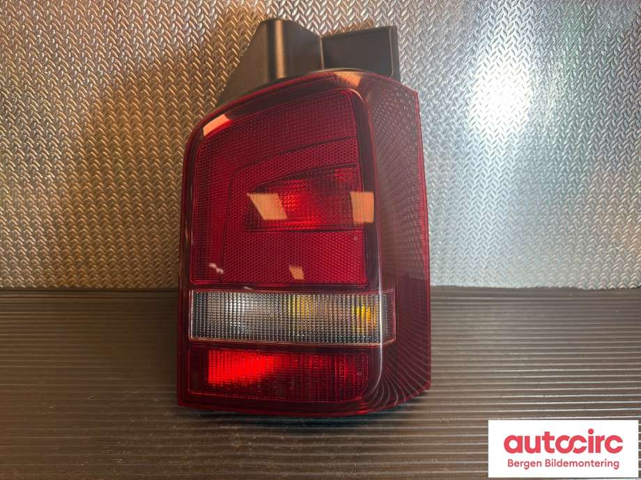 Baklykt høyre til VW Transporter / Caravelle, 2009-2015 (Fase 2) (T5) (T5) (VOLKSWAGEN|7E5 945 096 F)