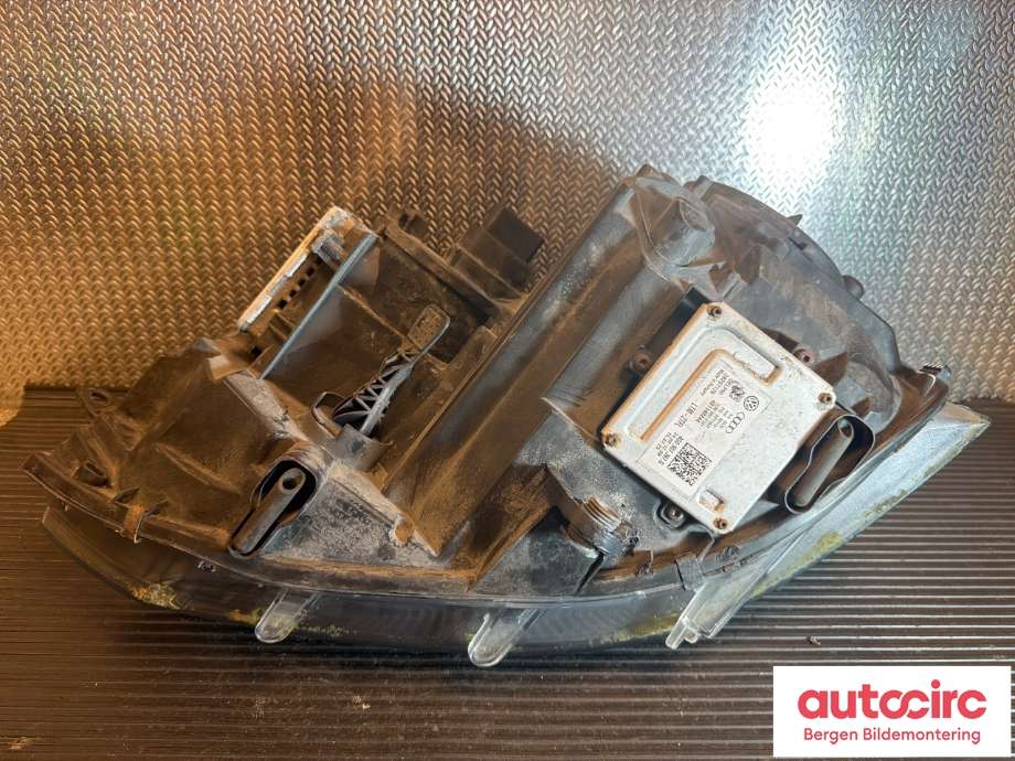 Frontlykt høyre halogen til VW Transporter / Caravelle 2009-2015 (Fase 2) (T5) (T5) (VOLKSWAGEN|7E5 941 018 B||7E5941016)