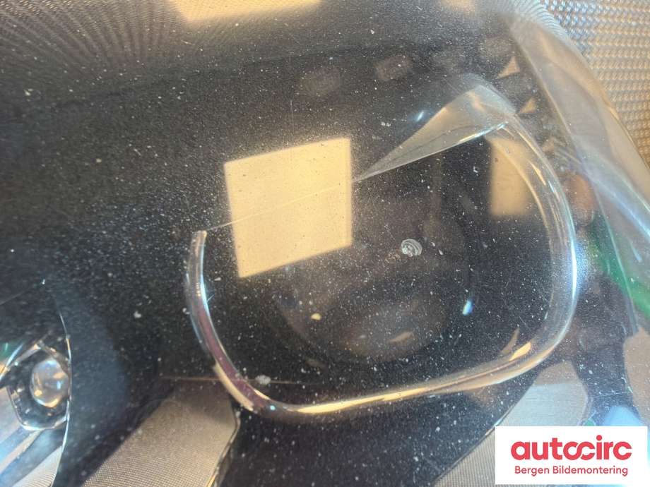 Frontlykt venstre halogen til VW Transporter / Caravelle 2009-2015 (Fase 2) (T5) (T5) (VOLKSWAGEN|7E5 941 017|7E5 941 017 B|7E5941015)