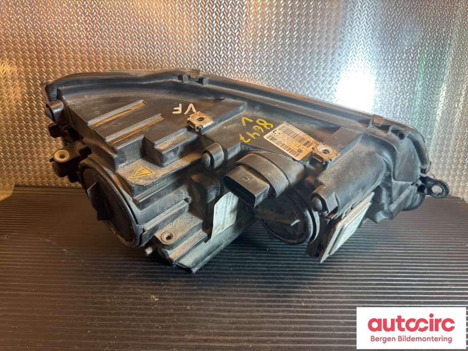 Frontlykt venstre halogen til VW Transporter / Caravelle 2009-2015 (Fase 2) (T5) (T5) (VOLKSWAGEN|7E5 941 017|7E5 941 017 B|7E5941015)